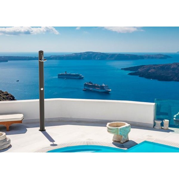 Compra Doccia Solare Tevere TN in acciaio inox AISI 316 L con serbatoio da 28 lt nero opaco.