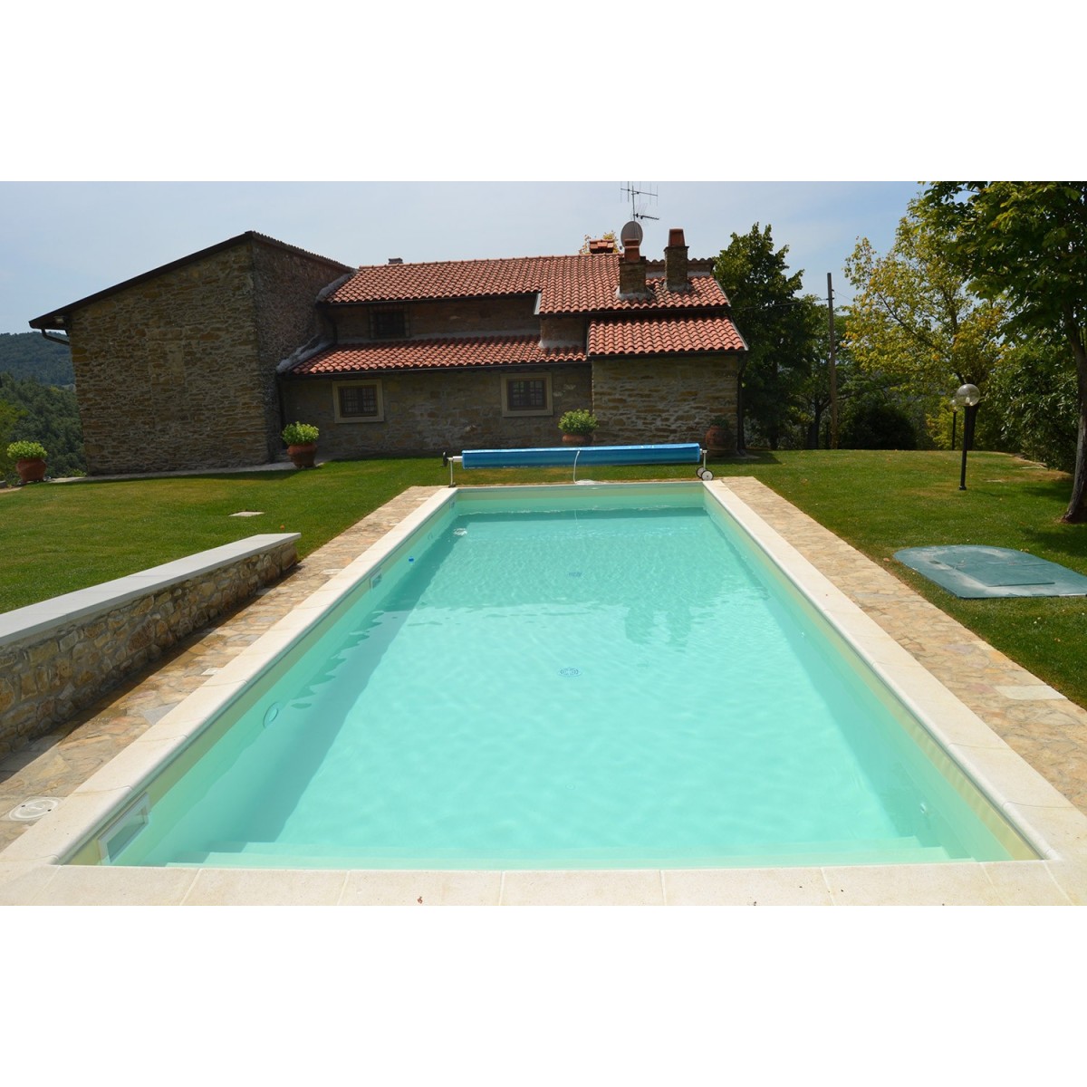 Bordo standard per piscina in pietra ricostruita 6x12 metri