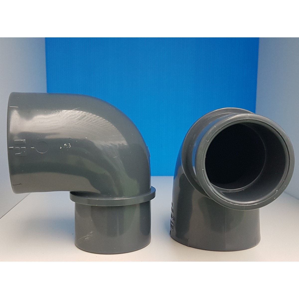 Reduced L-pipe 90° in PVC