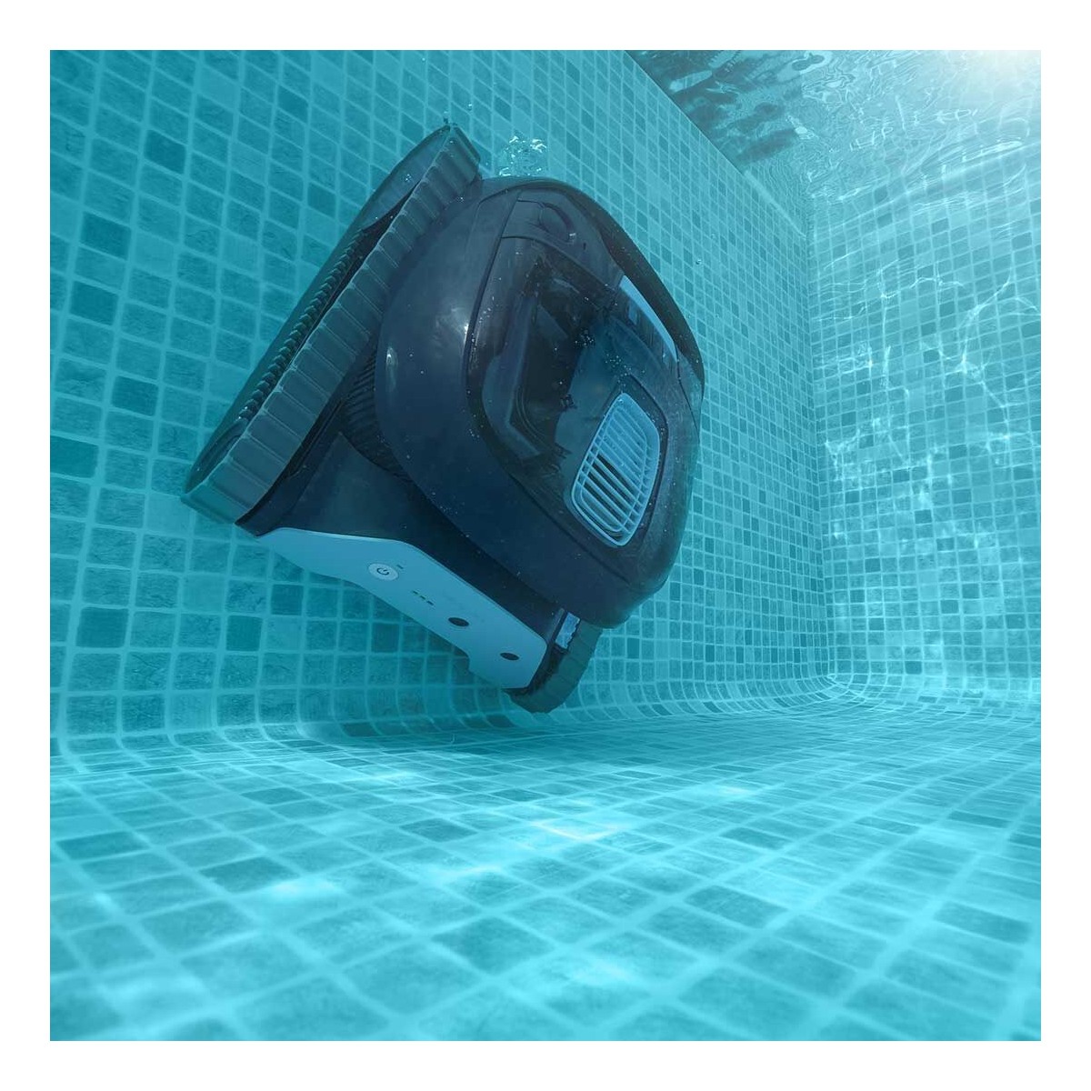 Dolphin LIBERTY 300 Maytronics battery-powered pool robot  | Vannini Aqua&Pool